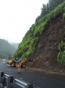 Construction crews stabilizing the slope by removing loose rocks and debris for the emergency work at Kaawalii Gulch.